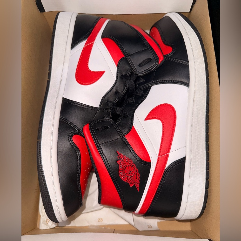 Jordan Air 1 Mid